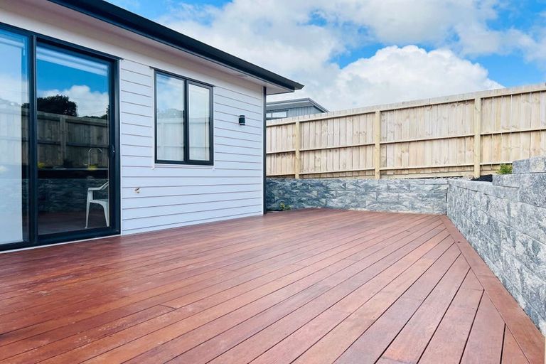 Photo of property in 17 Surf View Crescent, Red Beach, 0932