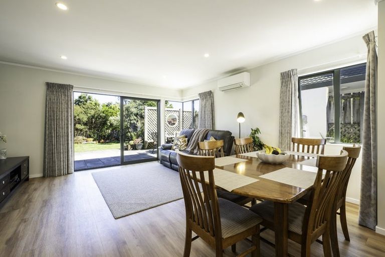 Photo of property in 34 Samwell Drive, Whitby, Porirua, 5024