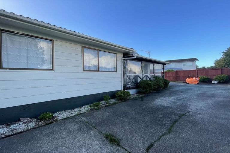 Photo of property in 5 Booralee Avenue, Botany Downs, Auckland, 2010
