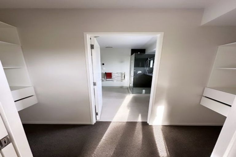 Photo of property in 168 Luckens Road, West Harbour, Auckland, 0618