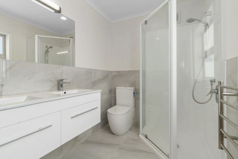 Photo of property in 6a Mansion Court, West Harbour, Auckland, 0618