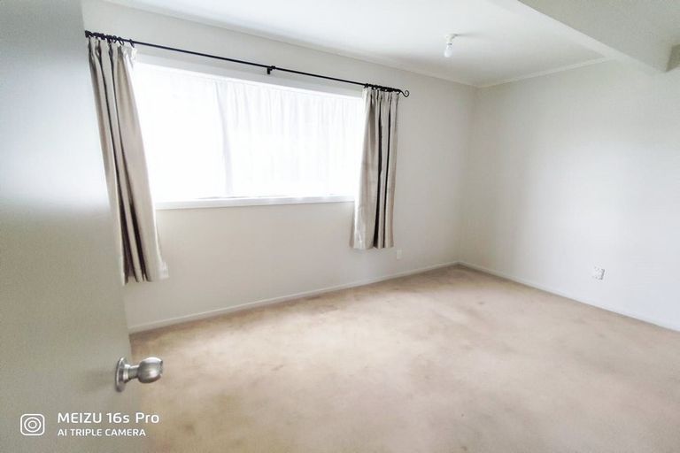 Photo of property in 20b Roberts Road, Te Atatu South, Auckland, 0610