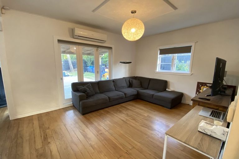 Photo of property in 80 Kaurilands Road, Titirangi, Auckland, 0604