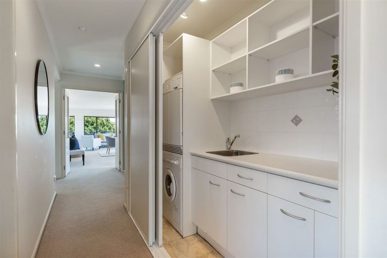 Photo of property in 35 Tindalls Bay Road, Tindalls Beach, Whangaparaoa, 0930