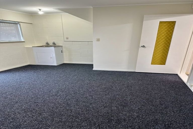Photo of property in 2/51 Shanaway Rise, Hillcrest, Auckland, 0627