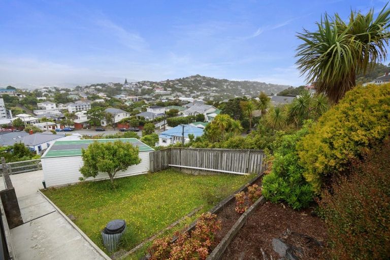 Photo of property in 9 Apuka Street, Brooklyn, Wellington, 6021
