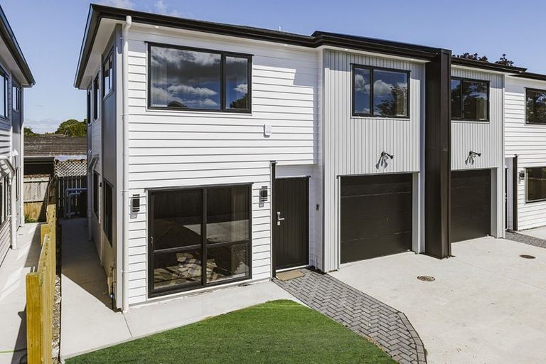 Photo of property in 4b Mirrabooka Avenue, Botany Downs, Auckland, 2010