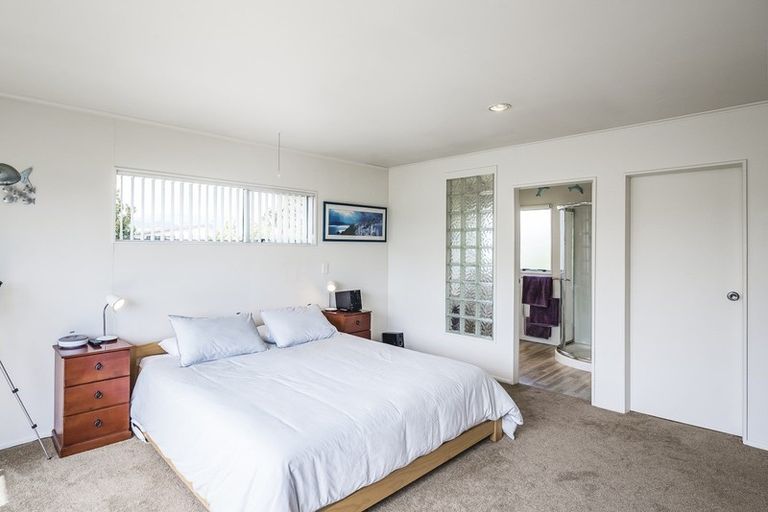 Photo of property in 10 Michael Road, Paraparaumu Beach, Paraparaumu, 5032