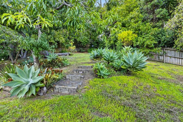 Photo of property in 3/4 Telstar Place, Beach Haven, Auckland, 0626