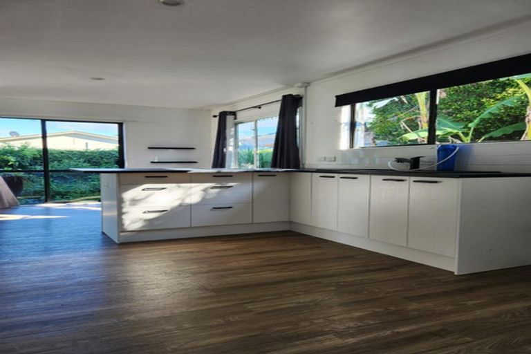 Photo of property in 17 Muir Avenue, Mangere Bridge, Auckland, 2022