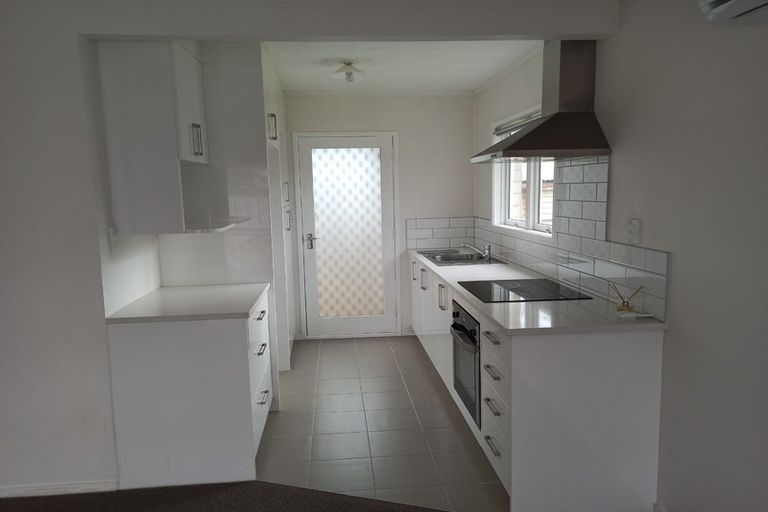 Photo of property in 2/8 Waikaremoana Place, Pakuranga Heights, Auckland, 2010