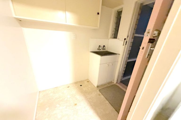 Photo of property in 2/3 Cheryl Place, Hillcrest, Auckland, 0627