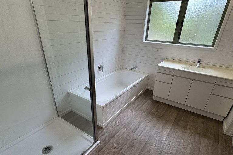 Photo of property in 19 Gilbass Avenue, Hamilton Lake, Hamilton, 3204