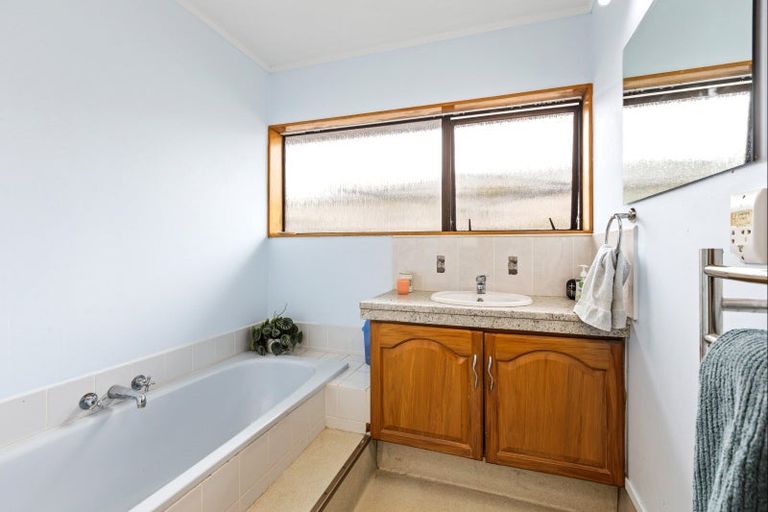 Photo of property in 24 Maygrove Drive, Orewa, 0931