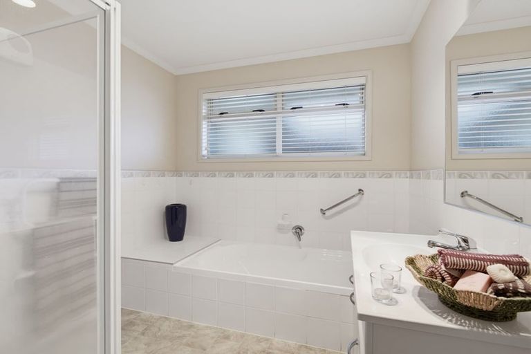 Photo of property in 8 Montrose Place, Pyes Pa, Tauranga, 3112