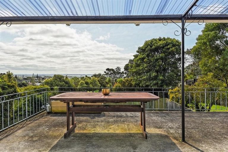 Photo of property in 217 Golf Road, Titirangi, Auckland, 0604
