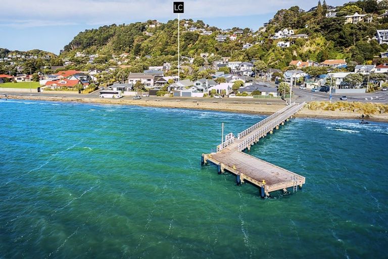 Photo of property in 65 Marine Parade, Seatoun, Wellington, 6022