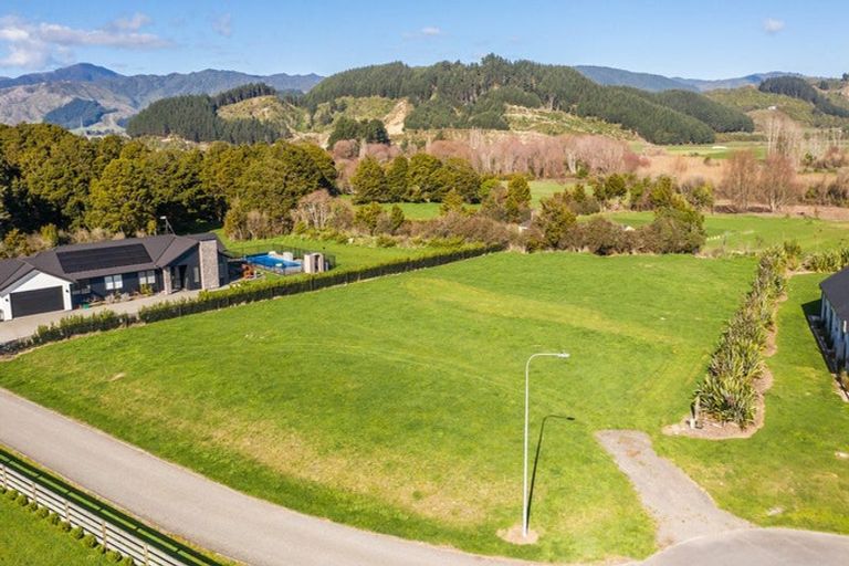 Photo of property in 59 Ohau Gravels Way, Ohau, 5570