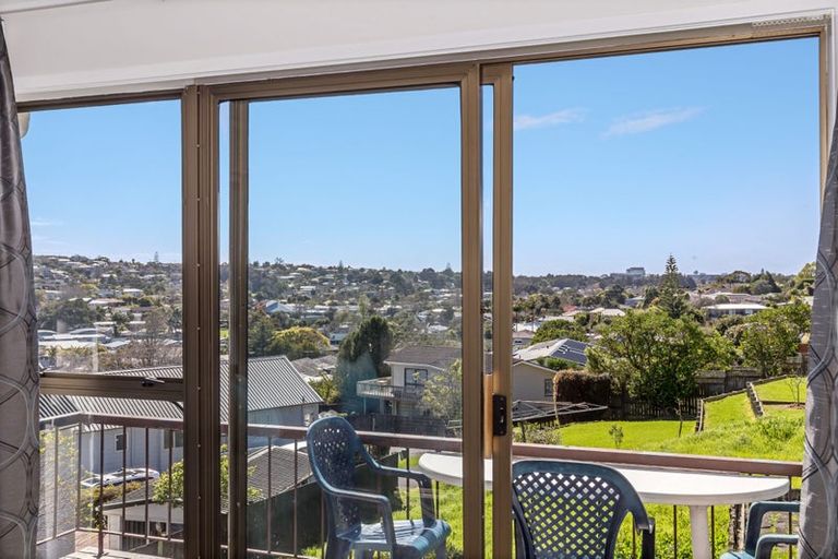 Photo of property in 2/36 Shanaway Rise, Hillcrest, Auckland, 0627
