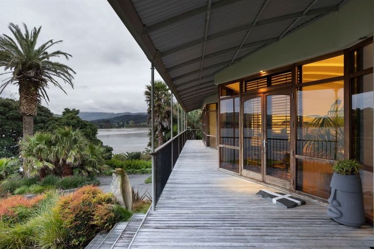 Photo of property in 360 Paremata Road, Whitby, Porirua, 5381