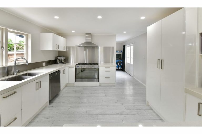 Photo of property in 11a Milton Road, Orewa, 0931