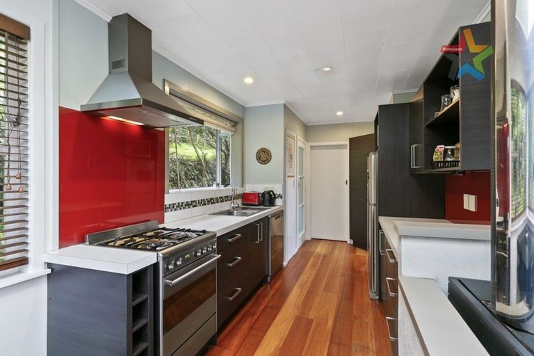 Photo of property in 10 Innes Way, Newlands, Wellington, 6037