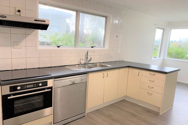 Photo of property in 14 Kilcar Place, Massey, Auckland, 0614