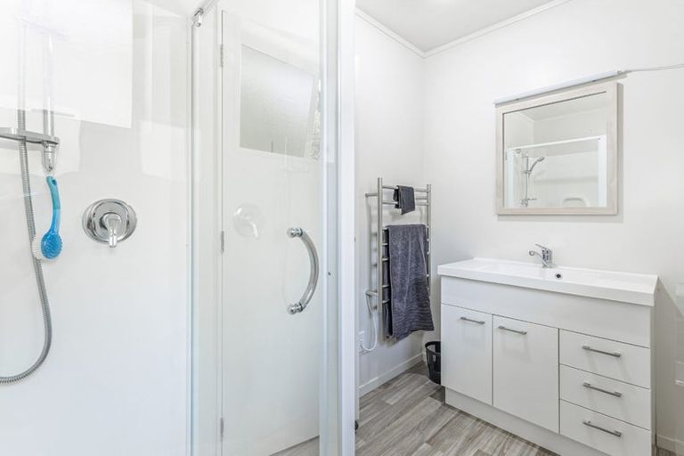 Photo of property in 2/6 Helena Street, Massey, Auckland, 0614