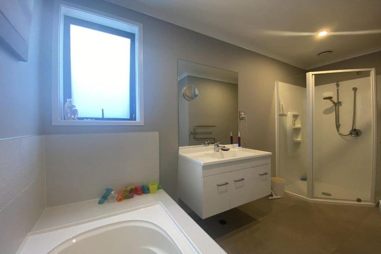 Photo of property in 15 Seafarer Crescent, Stanmore Bay, Whangaparaoa, 0932