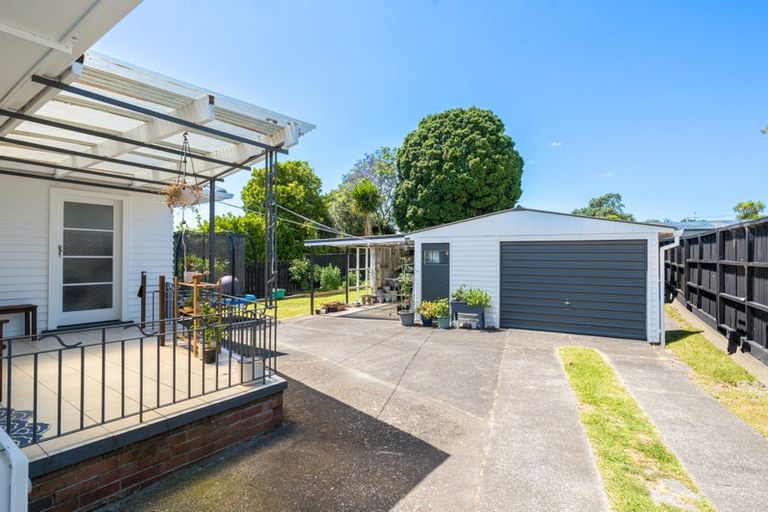 Photo of property in 57 Divich Avenue, Te Atatu South, Auckland, 0610