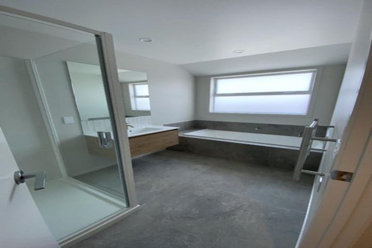 Photo of property in 239a Huatoki Street, Upper Vogeltown, New Plymouth, 4310