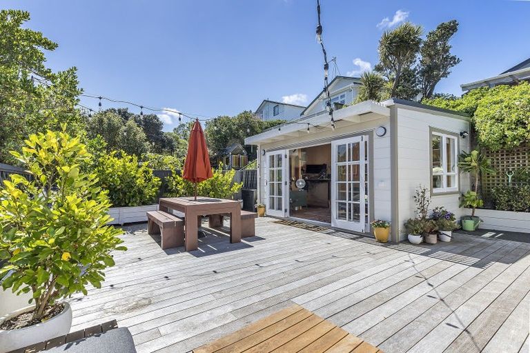 Photo of property in 8 Veronica Street, Brooklyn, Wellington, 6021