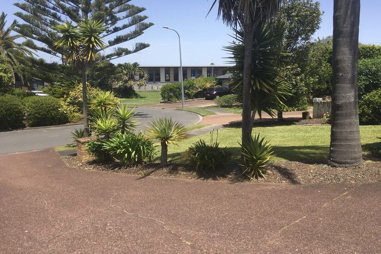 Photo of property in 23 Simon Owen Place, Golflands, Auckland, 2013