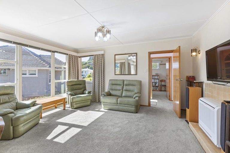 Photo of property in 66 Taylor Terrace, Tawa, Wellington, 5028