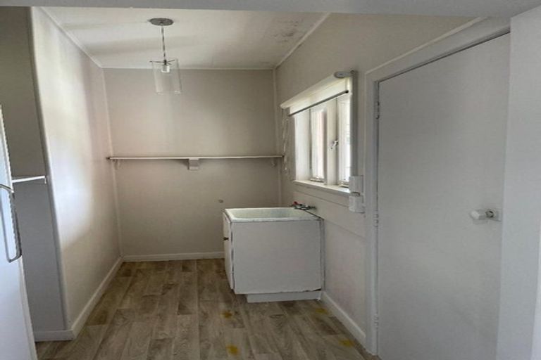 Photo of property in 1/46 Fruitvale Road, New Lynn, Auckland, 0600