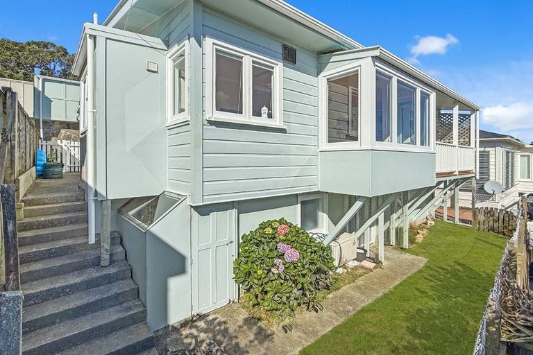 Photo of property in 97 Northland Road, Northland, Wellington, 6012