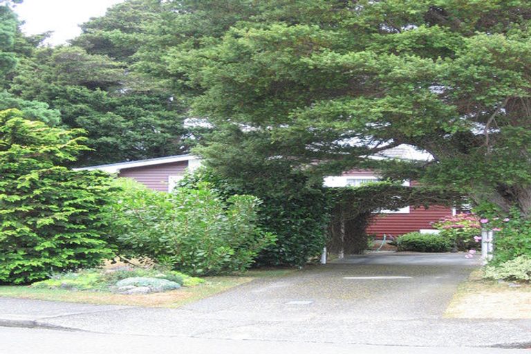 Photo of property in 6 Moehau Grove, Trentham, Upper Hutt, 5018