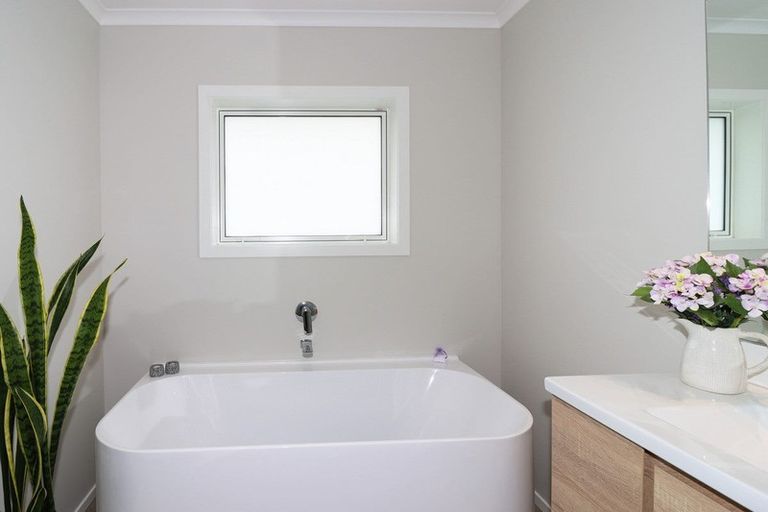 Photo of property in 60 Feist Street, Carterton, 5713