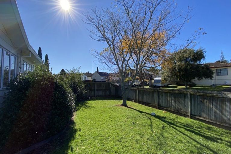 Photo of property in 60 De Quincey Terrace, Highland Park, Auckland, 2010