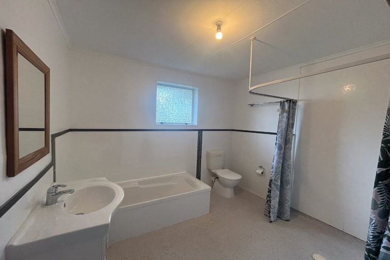 Photo of property in 1 Matai Street, Waikanae, 5036