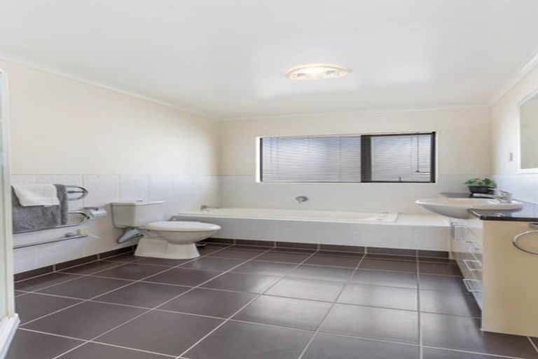 Photo of property in 16 Janway Avenue, Flat Bush, Auckland, 2016