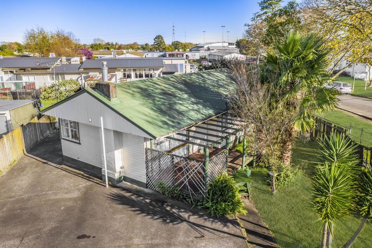 Photo of property in 13c Edinburgh Avenue, Rosehill, Papakura, 2113
