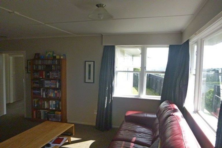 Photo of property in 1 Balmain Street, Newlands, Wellington, 6037