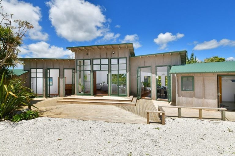 Photo of property in 1447 Old North Road, Helensville, 0875