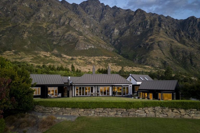 Photo of property in 11 Carlin Creek Drive, Drift Bay, Queenstown, 9371