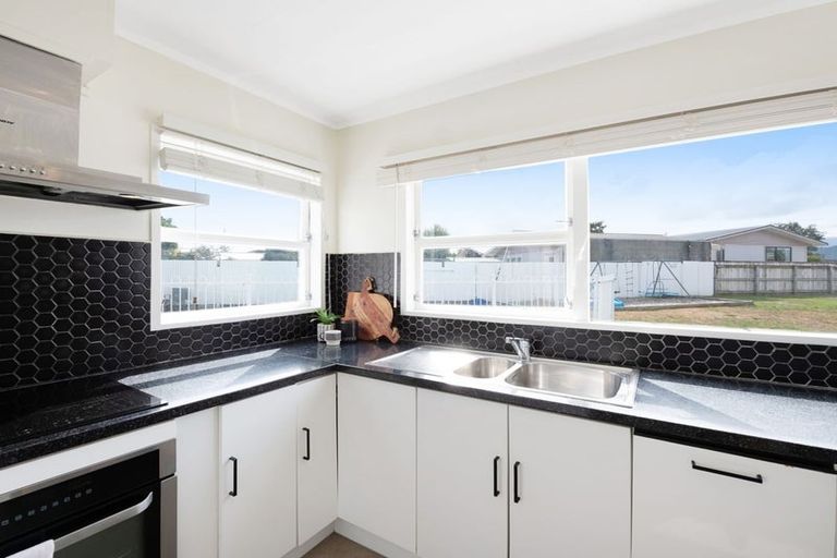 Photo of property in 3 Dennis Grove, Paraparaumu Beach, Paraparaumu, 5032