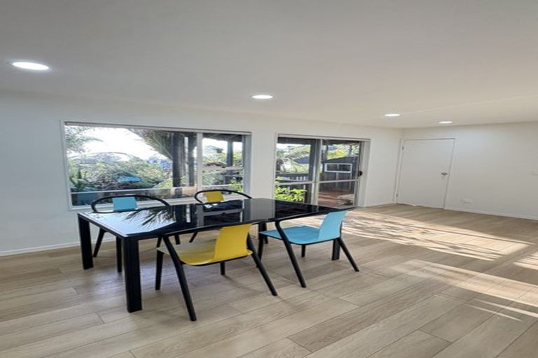 Photo of property in 1/307 East Coast Road, Mairangi Bay, Auckland, 0630