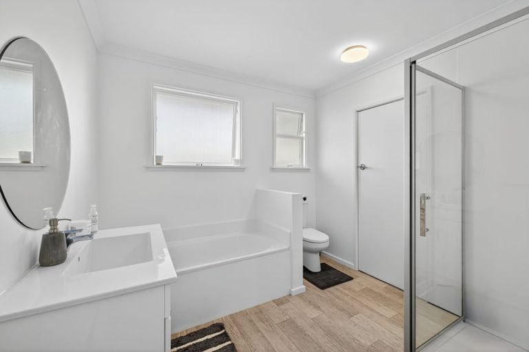 Photo of property in 100 Avondale Road, Avondale, Christchurch, 8061