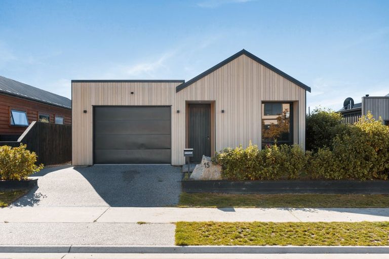 Photo of property in 15 Mount Creighton Crescent, Wanaka, 9305