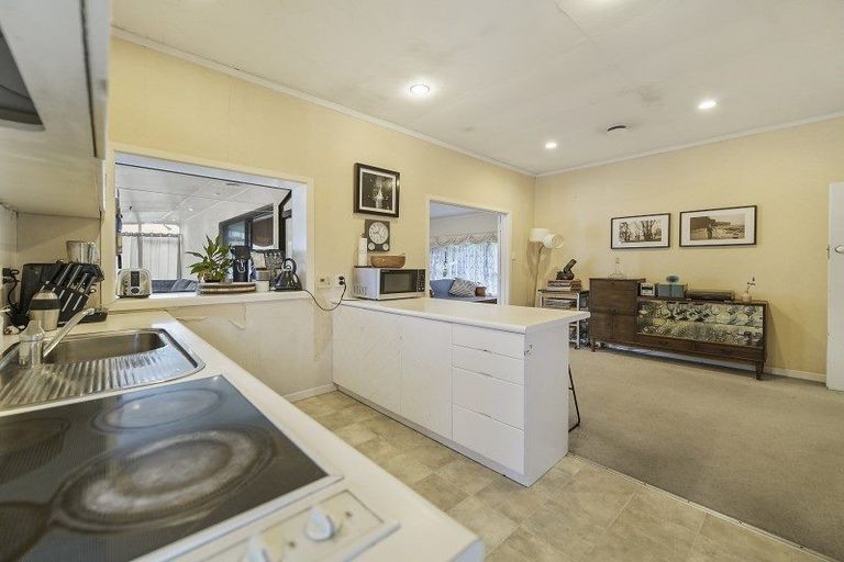 Photo of property in 13 Birdwood Avenue, Papatoetoe, Auckland, 2025